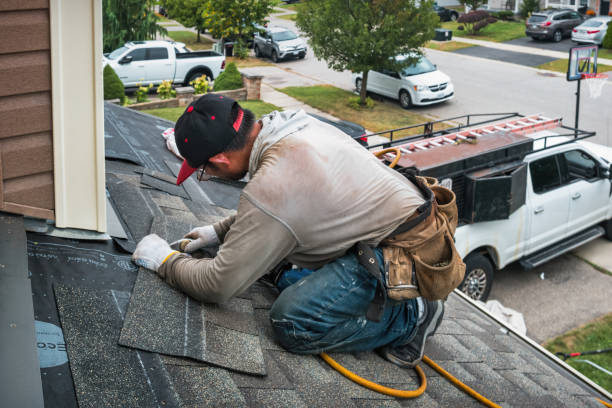 Professional Roofing technician working in Edgewood, WA